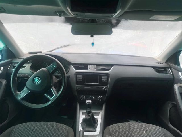 bontott SKODA OCTAVIA III Kesztyűtartó