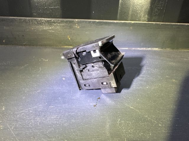 bontott SKODA OCTAVIA III Kézifék Kapcsoló