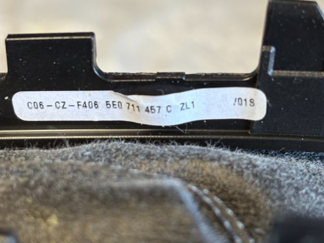 bontott SKODA OCTAVIA III Kézifék Szoknya