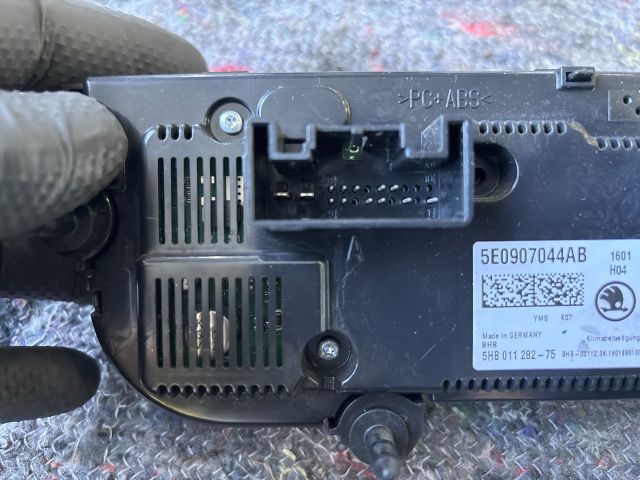 bontott SKODA OCTAVIA III Klíma Kapcsoló