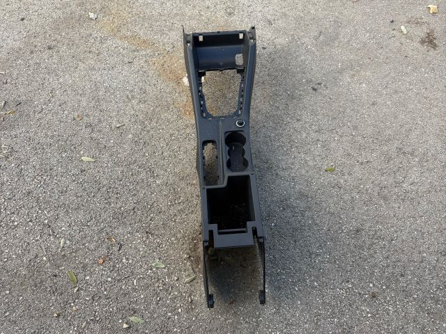 bontott SKODA OCTAVIA III Középkonzol Keret