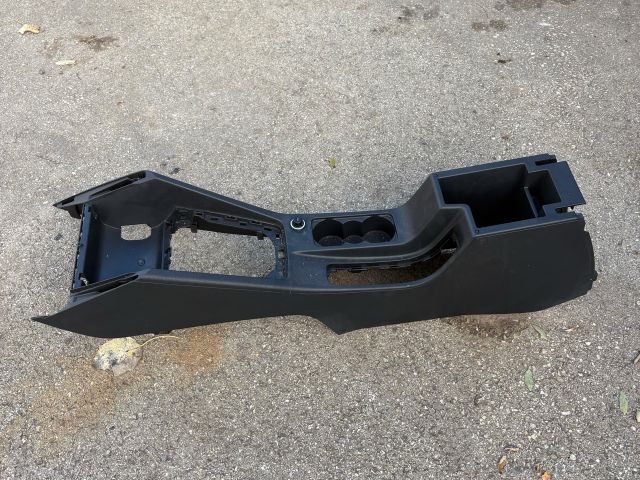 bontott SKODA OCTAVIA III Középkonzol Keret