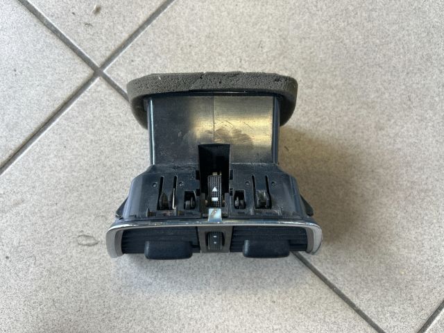 bontott SKODA OCTAVIA III Középső Szellőző