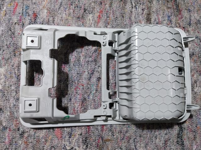 bontott SKODA OCTAVIA III Középső Szemüvegtartó