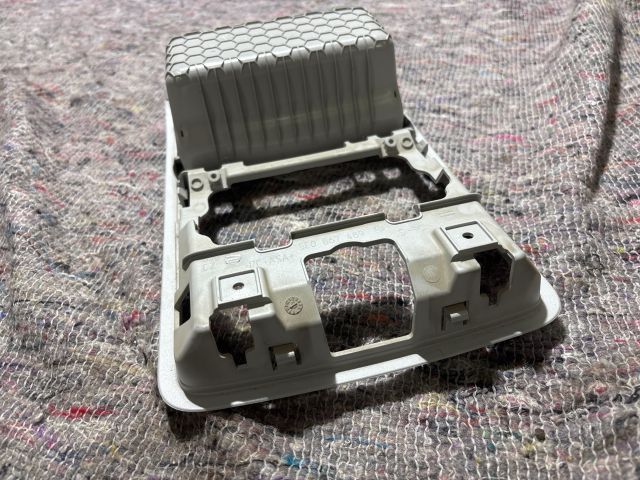 bontott SKODA OCTAVIA III Középső Szemüvegtartó