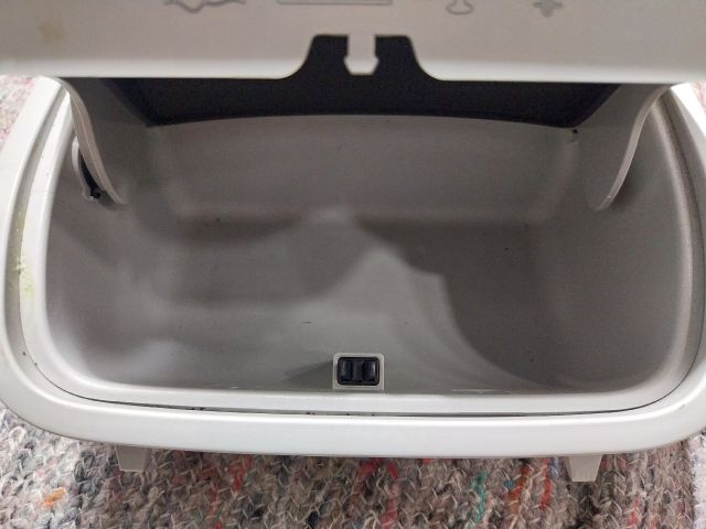 bontott SKODA OCTAVIA III Középső Szemüvegtartó