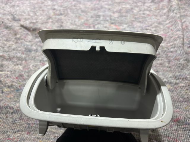 bontott SKODA OCTAVIA III Középső Szemüvegtartó