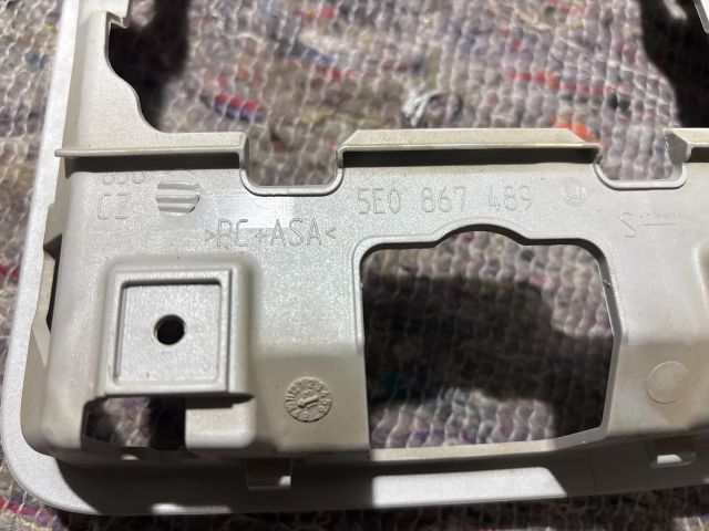 bontott SKODA OCTAVIA III Középső Szemüvegtartó