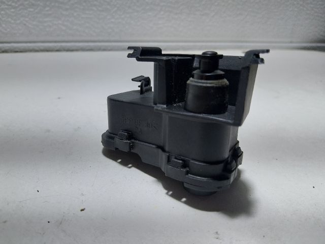 bontott SKODA OCTAVIA III Központizár Motor Tankajtó