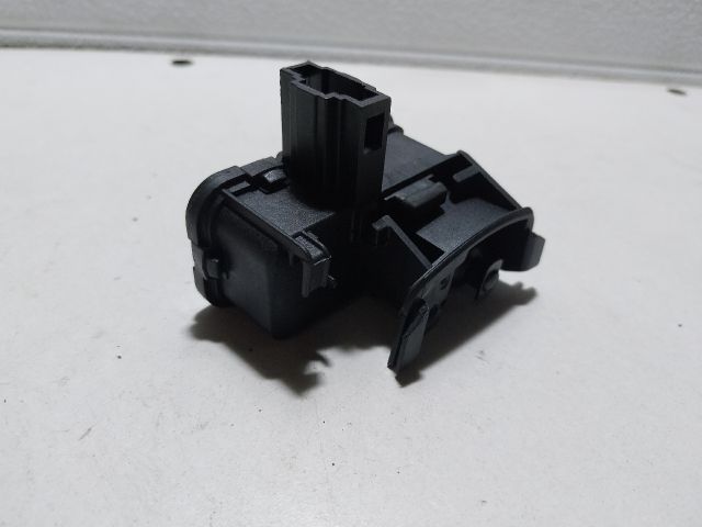 bontott SKODA OCTAVIA III Központizár Motor Tankajtó