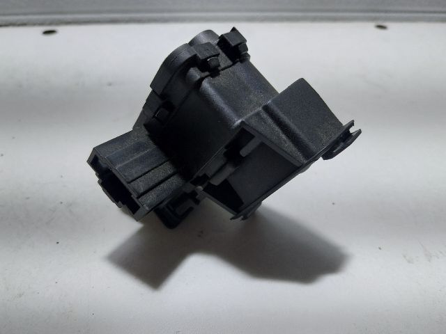 bontott SKODA OCTAVIA III Központizár Motor Tankajtó