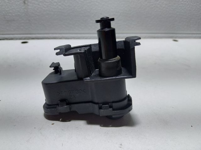 bontott SKODA OCTAVIA III Központizár Motor Tankajtó