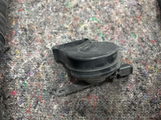 bontott SKODA OCTAVIA III Kürt