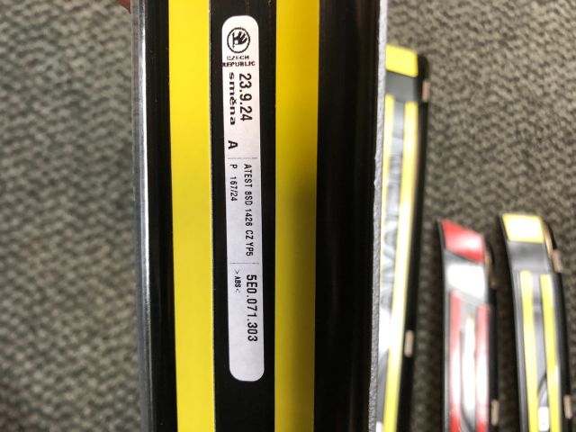 bontott SKODA OCTAVIA III Küszöb Burkolat