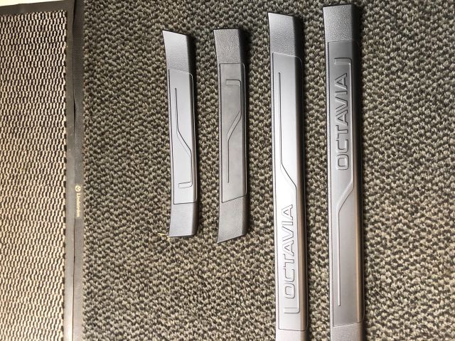 bontott SKODA OCTAVIA III Küszöb Burkolat