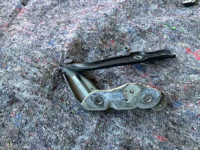 bontott SKODA OCTAVIA III Motorháztető Bal Zsanér