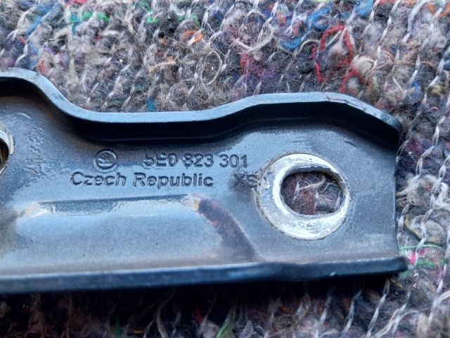 bontott SKODA OCTAVIA III Motorháztető Bal Zsanér