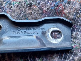 bontott SKODA OCTAVIA III Motorháztető Bal Zsanér