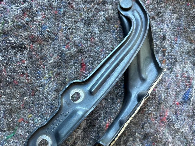 bontott SKODA OCTAVIA III Motorháztető Jobb Zsanér