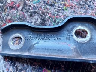 bontott SKODA OCTAVIA III Motorháztető Jobb Zsanér