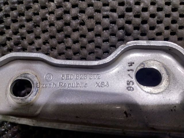 bontott SKODA OCTAVIA III Motorháztető Jobb Zsanér