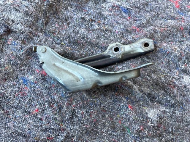 bontott SKODA OCTAVIA III Motorháztető Jobb Zsanér