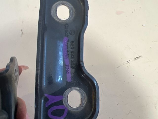 bontott SKODA OCTAVIA III Motorháztető Jobb Zsanér