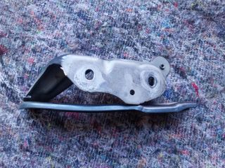 bontott SKODA OCTAVIA III Motorháztető Jobb Zsanér