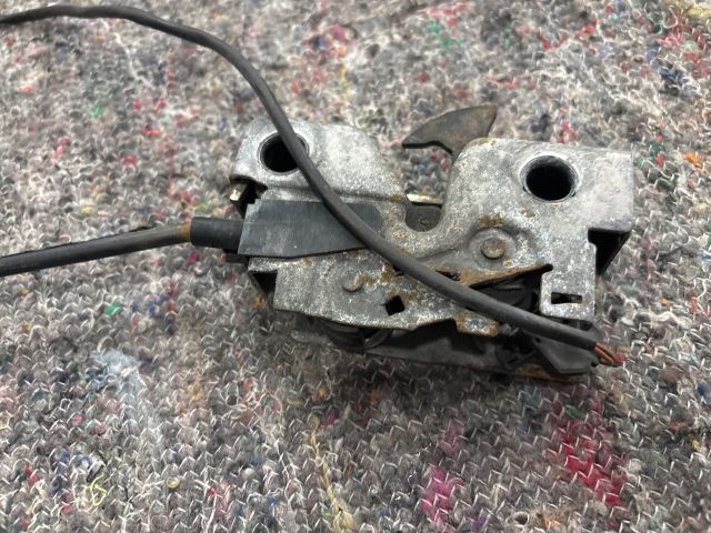 bontott SKODA OCTAVIA III Motorháztető Zárszerkezet