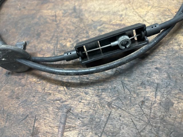 bontott SKODA OCTAVIA III Motorháztető Zárszerkezet