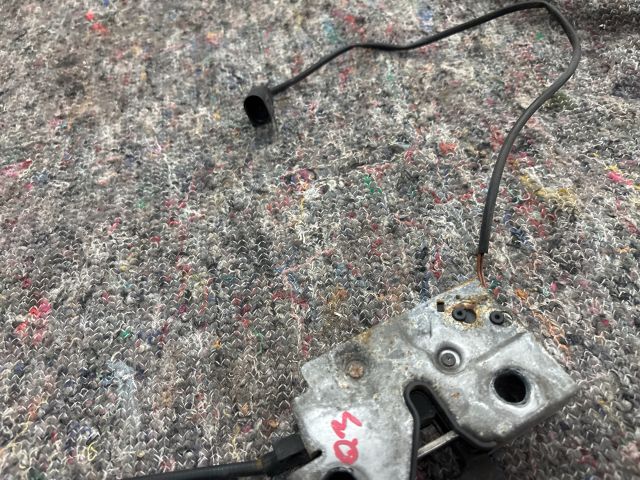 bontott SKODA OCTAVIA III Motorháztető Zárszerkezet