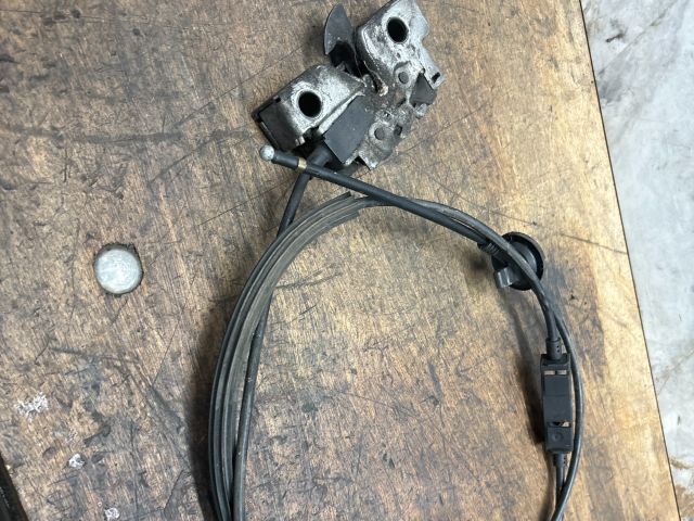 bontott SKODA OCTAVIA III Motorháztető Zárszerkezet