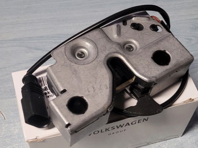 bontott SKODA OCTAVIA III Motorháztető Zárszerkezet