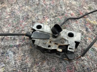 bontott SKODA OCTAVIA III Motorháztető Zárszerkezet