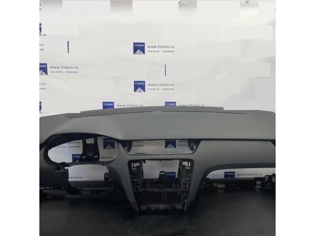 bontott SKODA OCTAVIA III Műszerfal Héj