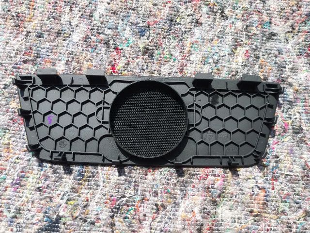 bontott SKODA OCTAVIA III Műszerfal Középső Hangszóró Burkolat