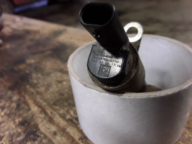 bontott SKODA OCTAVIA III Olajnyomás Szelep Okoskerékhez