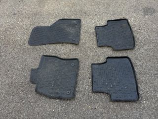 bontott SKODA OCTAVIA III Padlószőnyeg