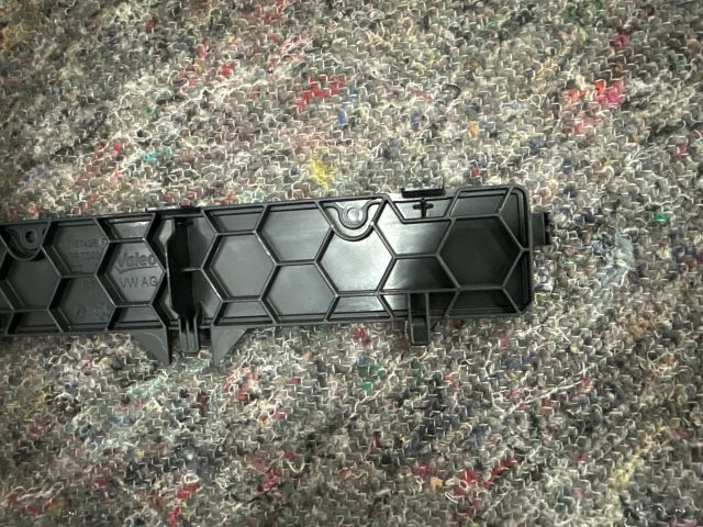 bontott SKODA OCTAVIA III Pollenszűrő Fedél