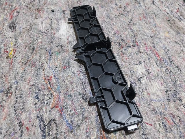 bontott SKODA OCTAVIA III Pollenszűrő Fedél