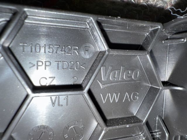 bontott SKODA OCTAVIA III Pollenszűrő Fedél