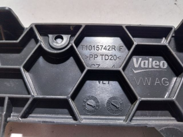 bontott SKODA OCTAVIA III Pollenszűrő Fedél