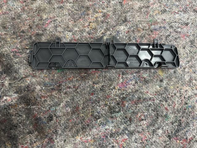 bontott SKODA OCTAVIA III Pollenszűrő Fedél