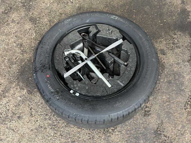 bontott SKODA OCTAVIA III Pótkerék Szerszámtartó