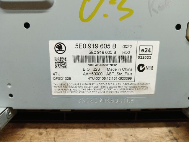 bontott SKODA OCTAVIA III Rádió / CD