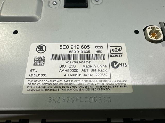 bontott SKODA OCTAVIA III Rádió / CD