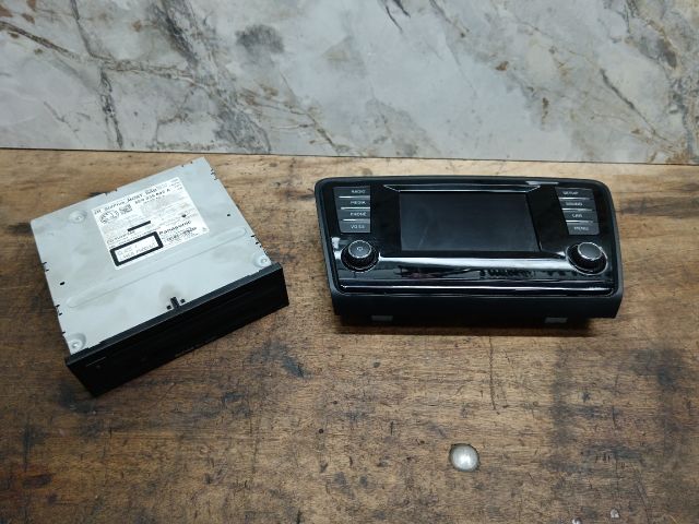 bontott SKODA OCTAVIA III Rádió / CD