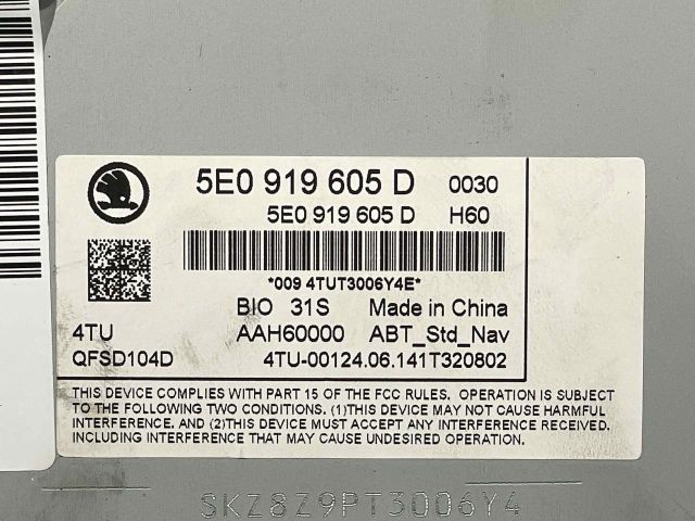 bontott SKODA OCTAVIA III Rádió / CD