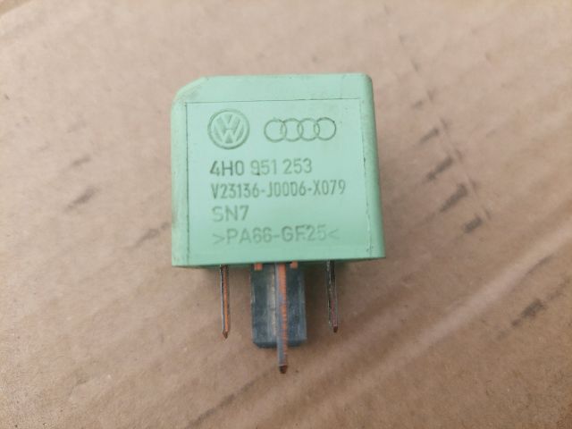 bontott SKODA OCTAVIA III Relé