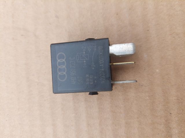 bontott SKODA OCTAVIA III Relé